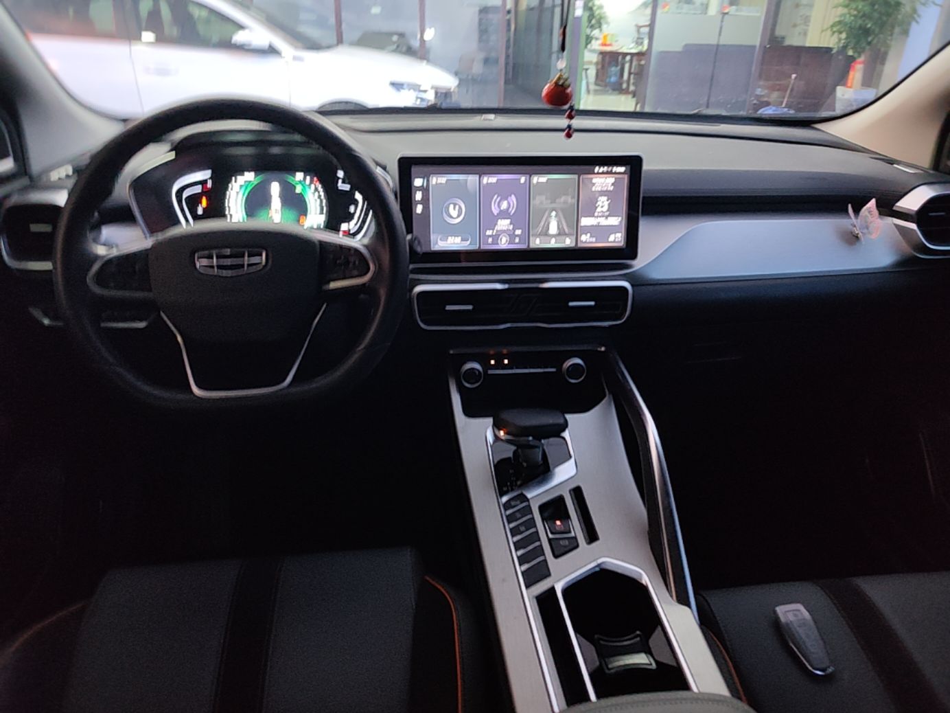 Geely Auto Coolray 2023 1.5T DCT Diamond Edition — снимка 12