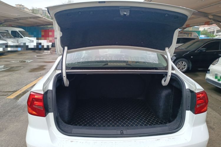 Used Volkswagen Bora 2016 1.6L Automatic Fashion Model Trunk