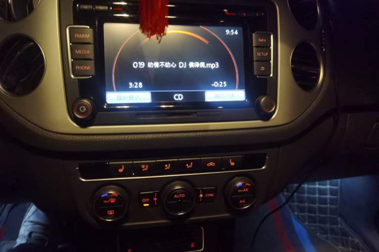 Used Volkswagen Tiguan 2016 300TSI Automatic Two-Wheel Drive Luxury Edition Audio And AC Panel