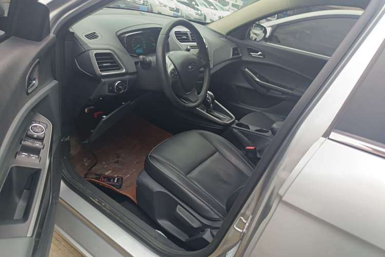 Used Ford Escort 2015 1.5L Automatic Fashion Model
