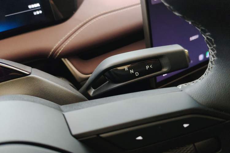 Used Xiaomi Auto SU7 2024 Rear-Drive Ultra-Long Range Advanced Pro-Level Intelligent Driving Version Gear Lever