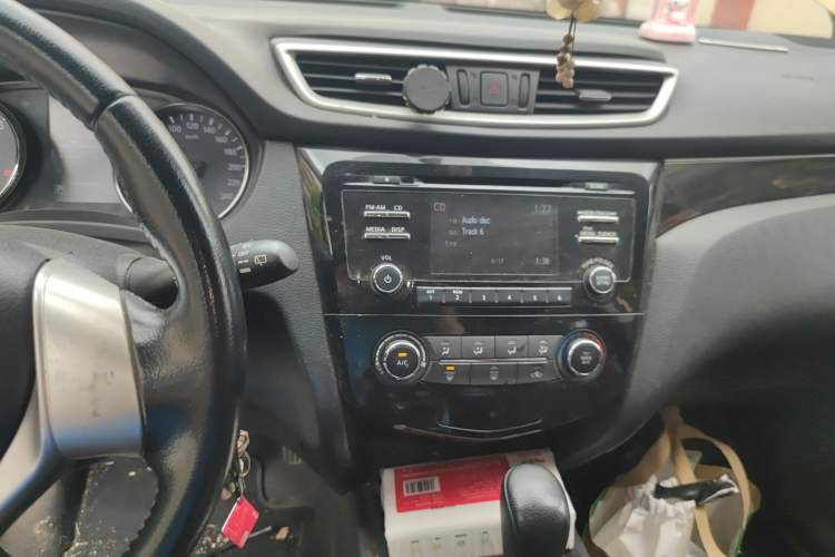 Used Nissan Qashqai 2016 2.0L CVT Leading Edition Audio And AC Panel