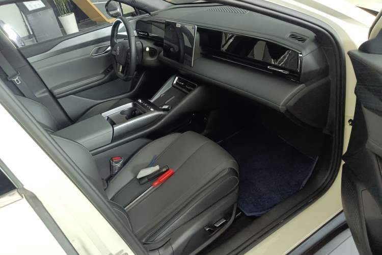 Used BYD Qin L 2025 EV 545KM Beyond Version Right Front Seat