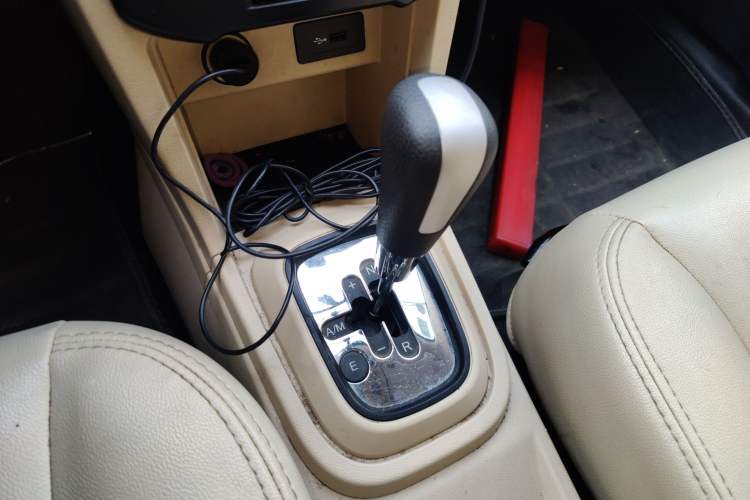 Used Chery Fengyun 2 2013 Hatchback 1.5L AMT Ruìyì Edition Gear Lever