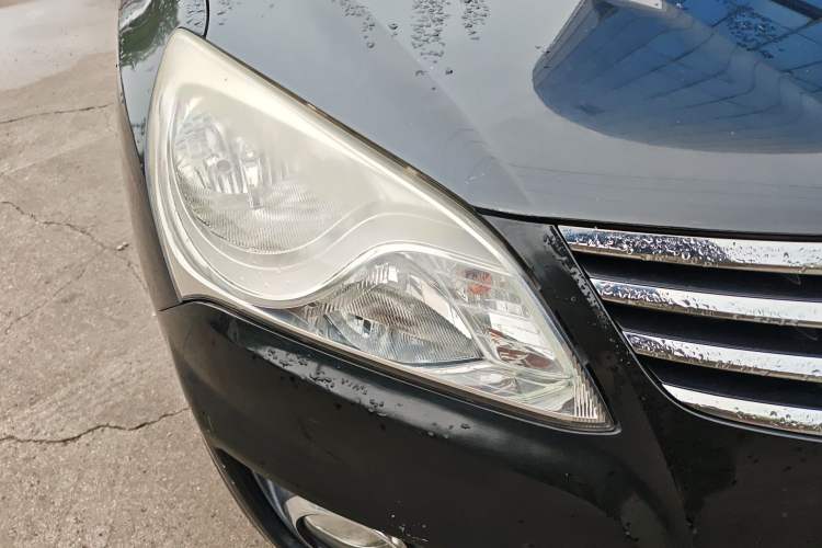 Used Hyundai Celesta 2011 1.6L Manual Comfort Edition Right Front Headlight