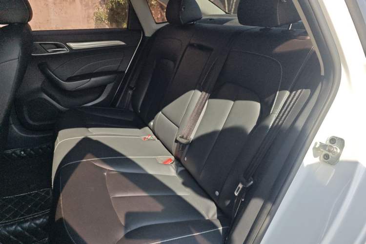 Used Roewe i6 2019 PLUS 1.6L CVT 4G Connected Flagship Deluxe Edition
