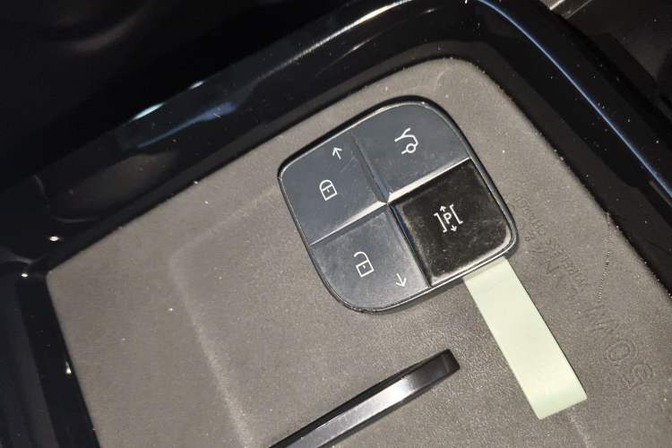 Used Lynk & Co 08 EM-P 2025 220 km All-Wheel-Drive Performance Halo
