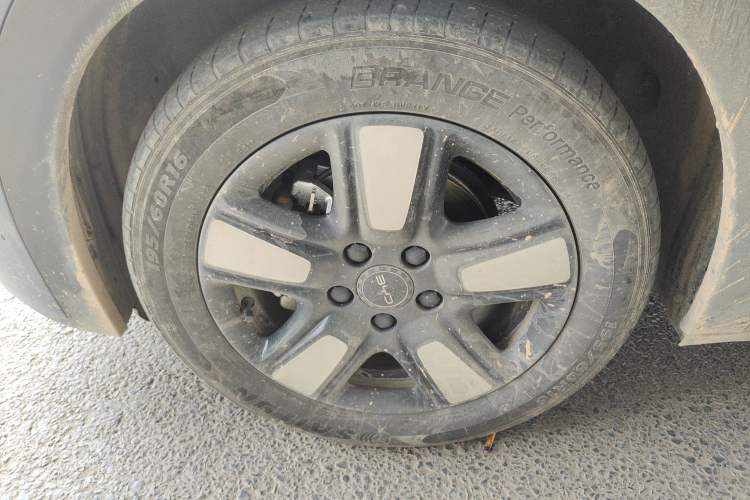 Used BYD Dolphin 2025 Intelligent Driving Version 410 km Fashion Edition Left Front Wheel Hub
