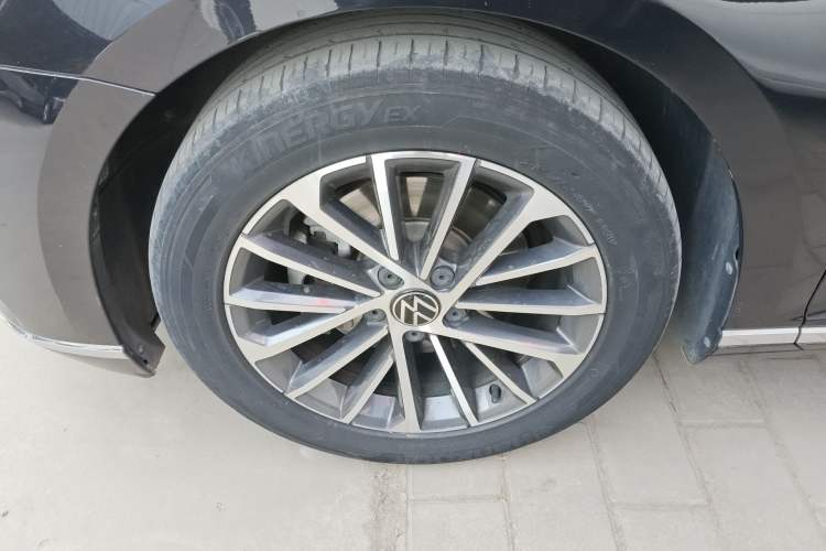 Used Volkswagen Magotan 2020 330TSI DSG Luxury Edition Left Front Wheel Hub