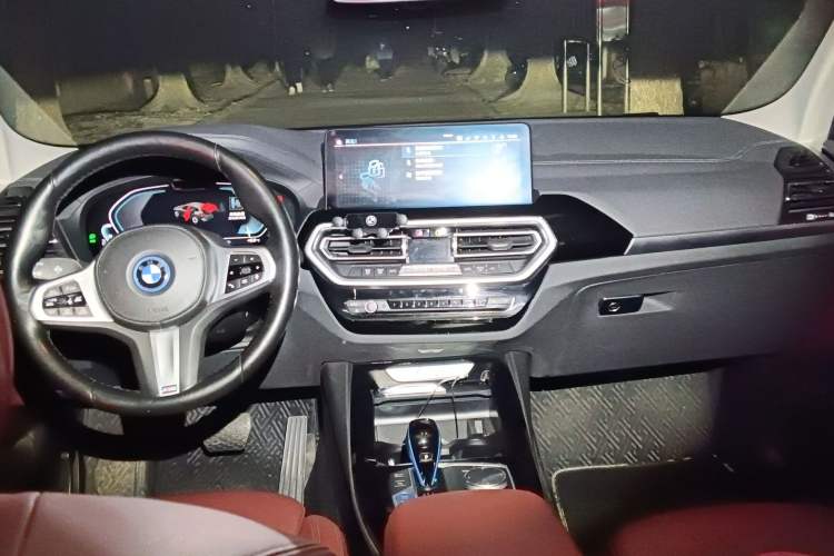 Used BMW iX3 2022 Leading Model Center Console