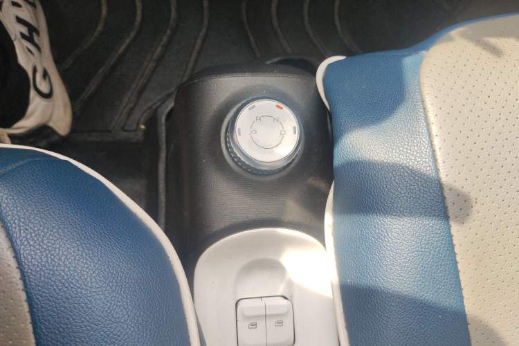 Used Wuling Hongguang MINIEV 2022 GAMEBOY 200km Gaming Edition with Lithium Iron Phosphate Gear Lever