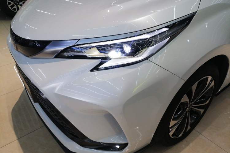 Used Toyota Granvia 2022 2.5L Hybrid Flagship Edition