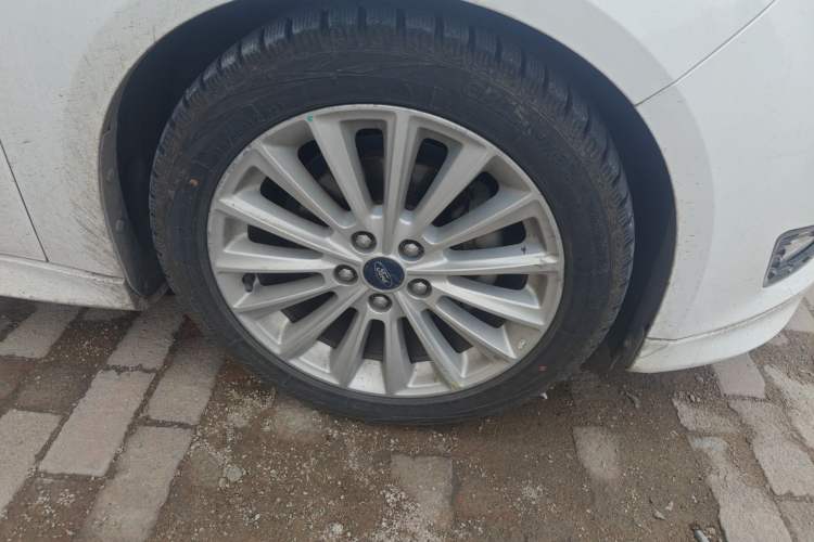 Used Ford Focus 2018 Hatchback Classic EcoBoost 180 Automatic Sport Edition Right Front Wheel Hub