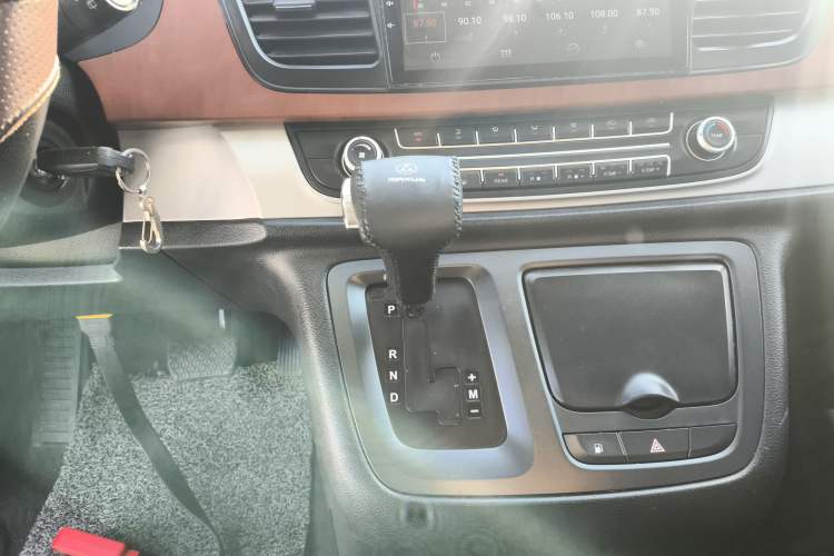 Used SAIC MAXUS G10 2016 2.0T Automatic Elite Edition
