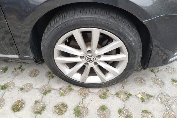 Used Volkswagen Magotan 2012 1.8TSI Prestige Model Right Front Wheel Hub