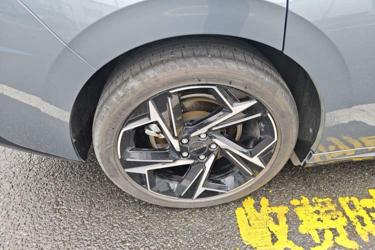 Used Lynk & Co 07 2024 EM-P 126 Long-Range Ultra Exterior 5