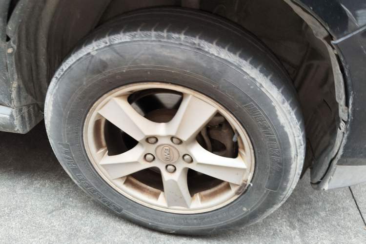 Used BYD S6 2014 2.0L Manual Luxury 5-Seater Right Front Wheel Hub