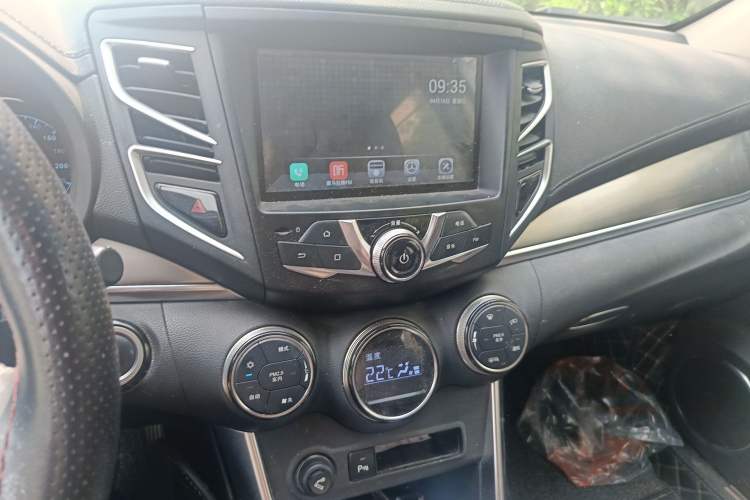 Used BYD Song 2017 Gaishe Upgrade Edition 1.5TID Automatic Elite Model Audio And AC Panel