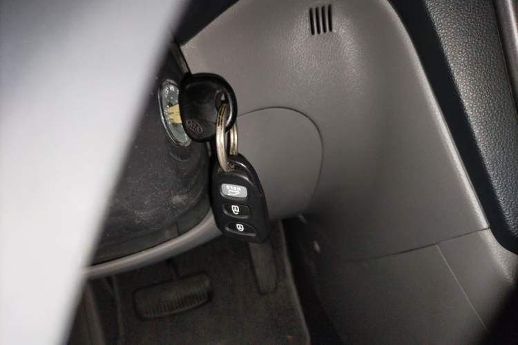 Used Kia Carens 2007 2.0L 7-Seater Comfort Edition Vehicle Key