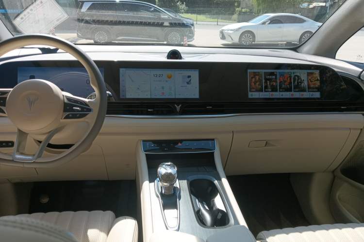 Used VOYAH Dream 2024 PHEV Extended-Range Premium Edition
