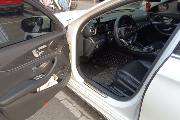 Used Mercedes-Benz E-Class 2016 E 300 L Sporty and Stylish Model
