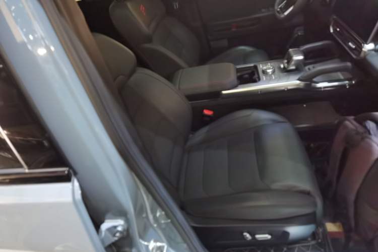 Used JETOUR Traveler 2023 2.0T All-Wheel Drive CrossPRO+