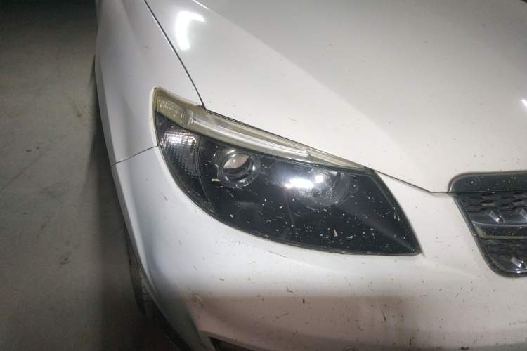 Used BYD S6 2014 2.0L Manual Luxury 5-Seater Right Front Headlight