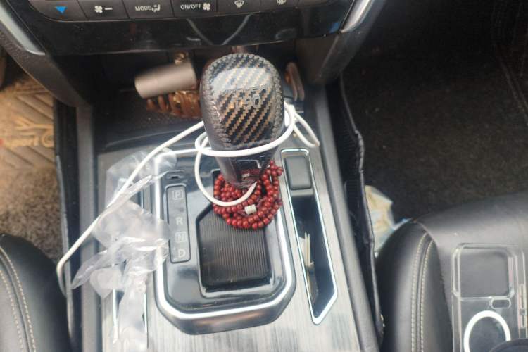 Used Venucia T90 2017 2.0L CVT Smart Edition Gear Lever