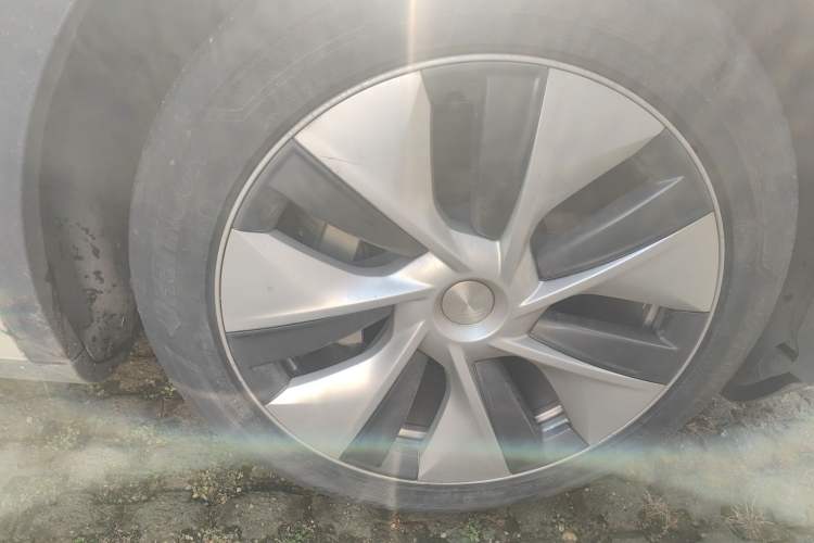 Used Tesla Model Y 2022 Revised Version Rear-Wheel Drive Right Front Wheel Hub