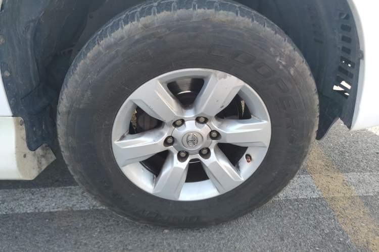 Used Toyota Prado  Right Front Wheel Hub