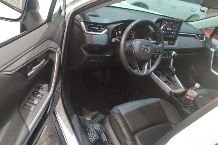 Used Toyota Wildlander 2022 Dual-Engine 2.5L E-CVT Two-Wheel Drive Luxury PLUS Edition Driver Seat