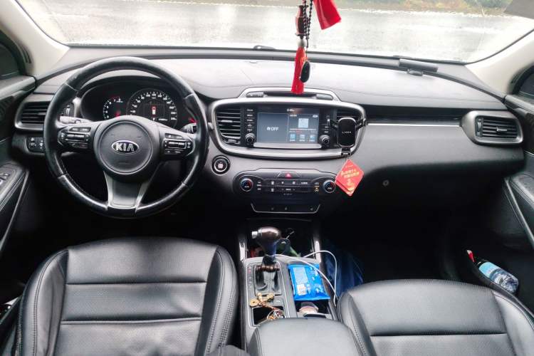 Used Kia Sorento 2015 Sorento L 2.4L Gasoline 4WD Elite Edition 5 Seats China V Emission Standard Center Console