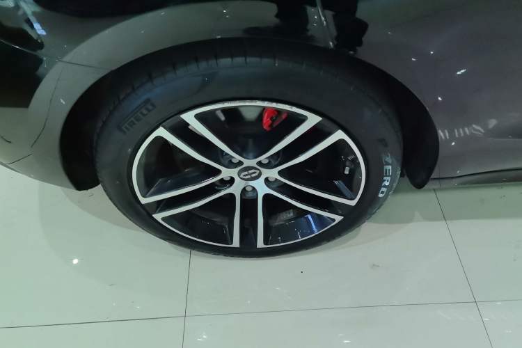 Used Hima AITO M5 2023 Extended-Range Four-Wheel Drive Intelligent Driving Version Right Rear Wheel Hub