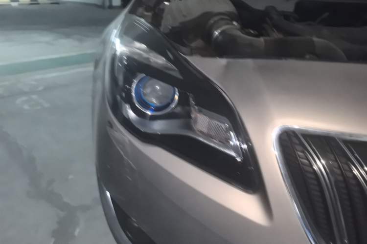 Used Buick Regal 2015 1.6T Leading Technology Model Right Front Headlight