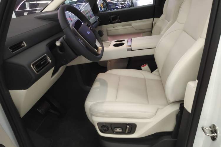 Used Li Auto MEGA 2025 Home Family Special Edition Left Front Seat
