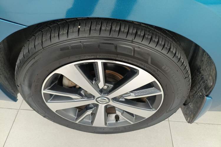 Used Nissan Lannia 2016 1.6L CVT Cool Edition Left Front Wheel Hub