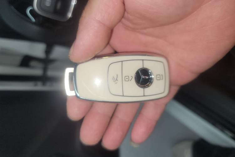 Used Mercedes-Benz A-Class 2022 Revised Version A 200 L Sport Sedan Fashionable Style Vehicle Key