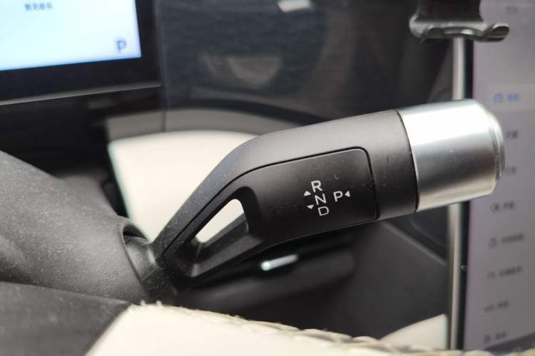Used Geely Galaxy L7 2023 1.5T 115 km Starship Gear Lever