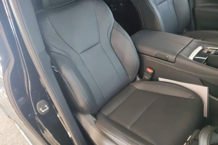 Used Toyota Alphard 2024 Dual-Engine 2.5L Deluxe Edition
