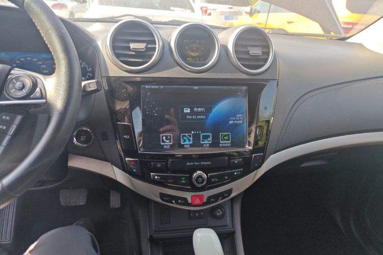 Used BYD S7 2015 2.0T Upgraded Automatic Flagship Version Audio And AC Panel