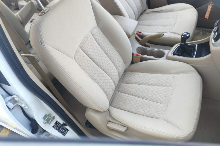 Used Baojun 730 2014 1.5L manual standard trim 7 seats