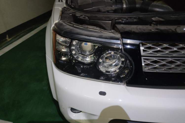 Used Land Rover Range Sport 2013 3.0 TDV6 Diesel Edition Right Front Headlight