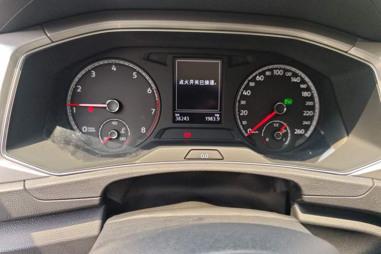 Used Volkswagen T-ROC 2022 280TSI DSG Two-Wheel Drive Elite PLUS Odometer Close Up