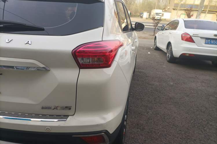 Used BAIC Senova X35 2016 1.5L Automatic Luxury Edition Right Rear Taillight