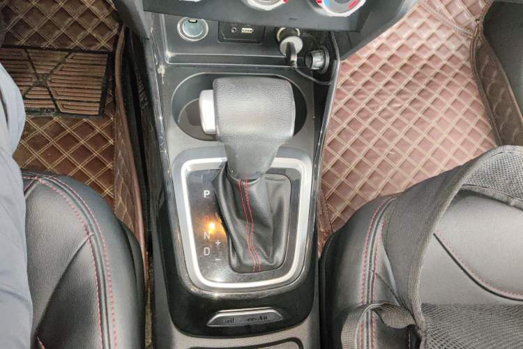 Used Brilliance V3 2016 1.5T Automatic Elite Model Gear Lever