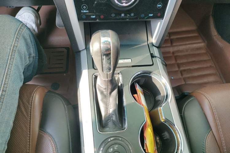 Used Ford Explorer 2013 3.5L Deluxe Model Gear Lever