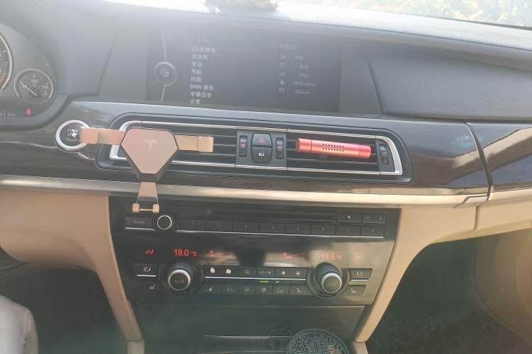 Used BMW 7 Series 2009 740Li Luxury Model Audio And AC Panel