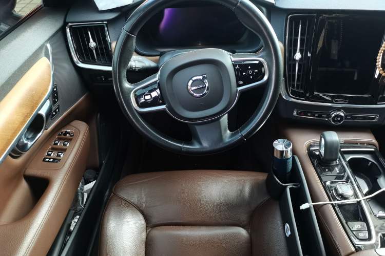 Used Volvo S90 New Energy 2022 Restyled T8 E-Drive Hybrid Zhiyi Luxury Edition
