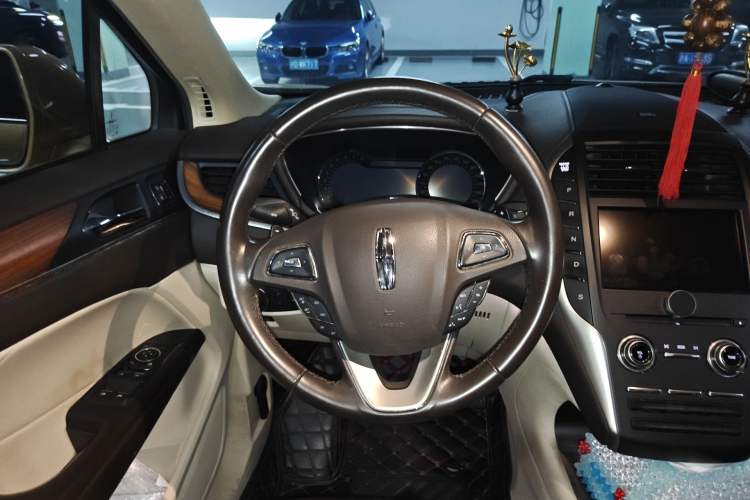 Used Lincoln MKC 2014 2.0T Two-Wheel-Drive Luxury Edition Steering Wheel