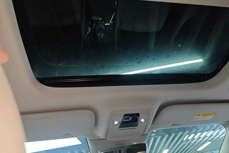 Used Denza D9 2022 DM-i 1040 Prestige Model
